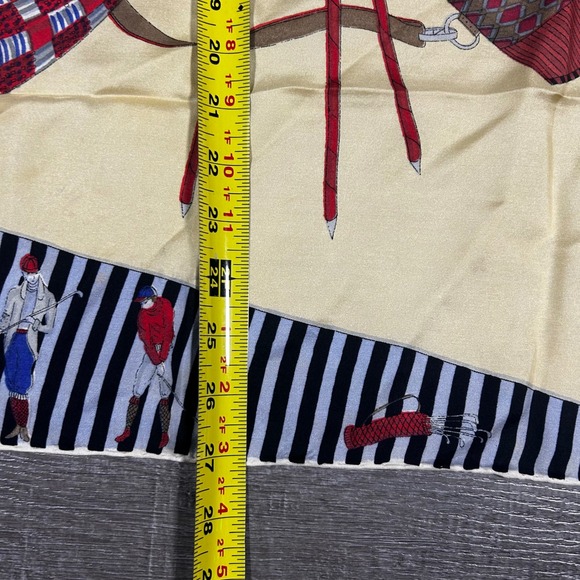 Vintage Golf Themed Silk Scarf Polo Golfers Flags Bag Clubs Yellow‎ Black Red - Picture 6 of 7